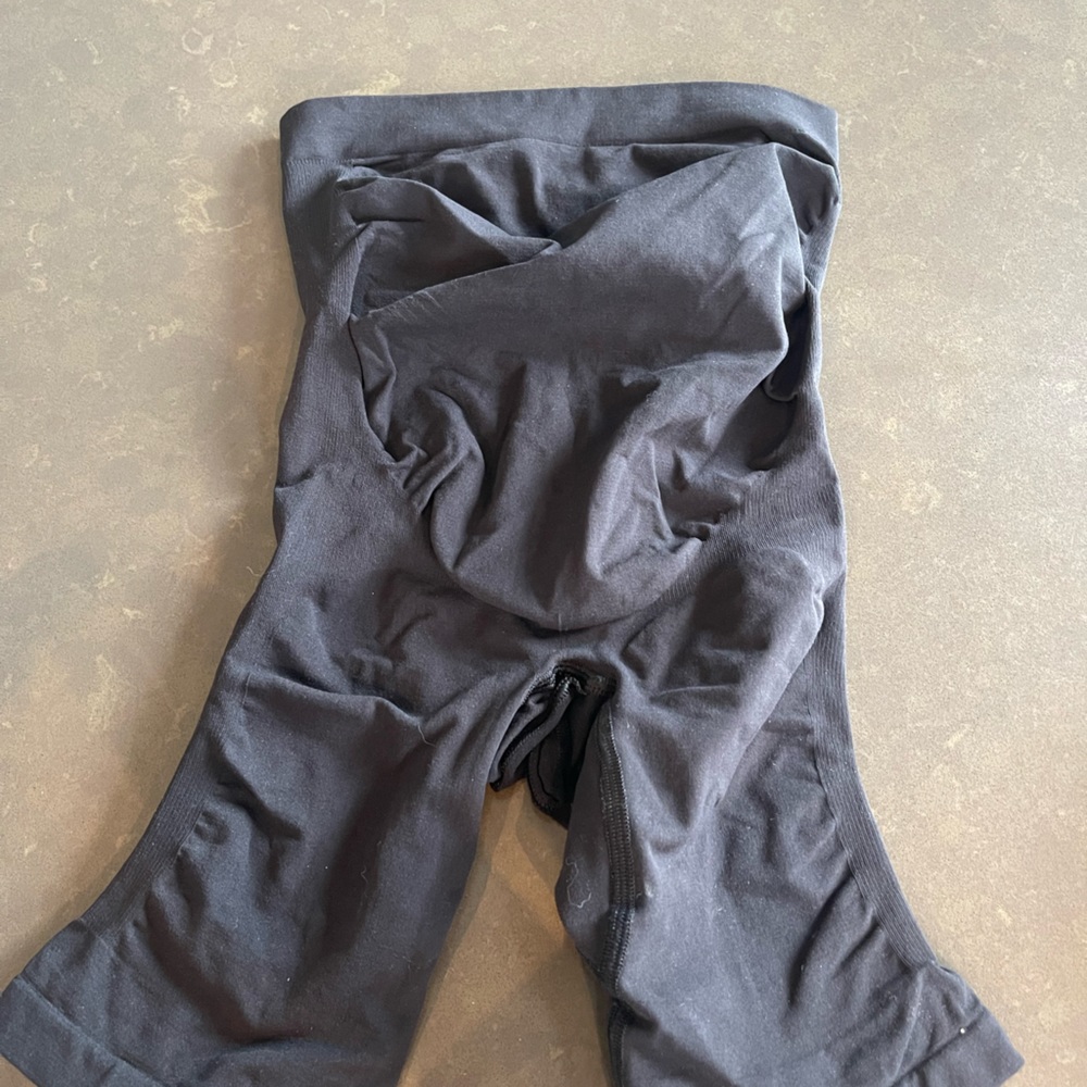 Skims maternity shorts size S